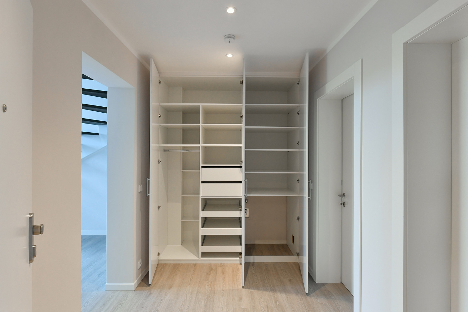 Pronájem bytu 4+kk 98 m² – fotografie 3