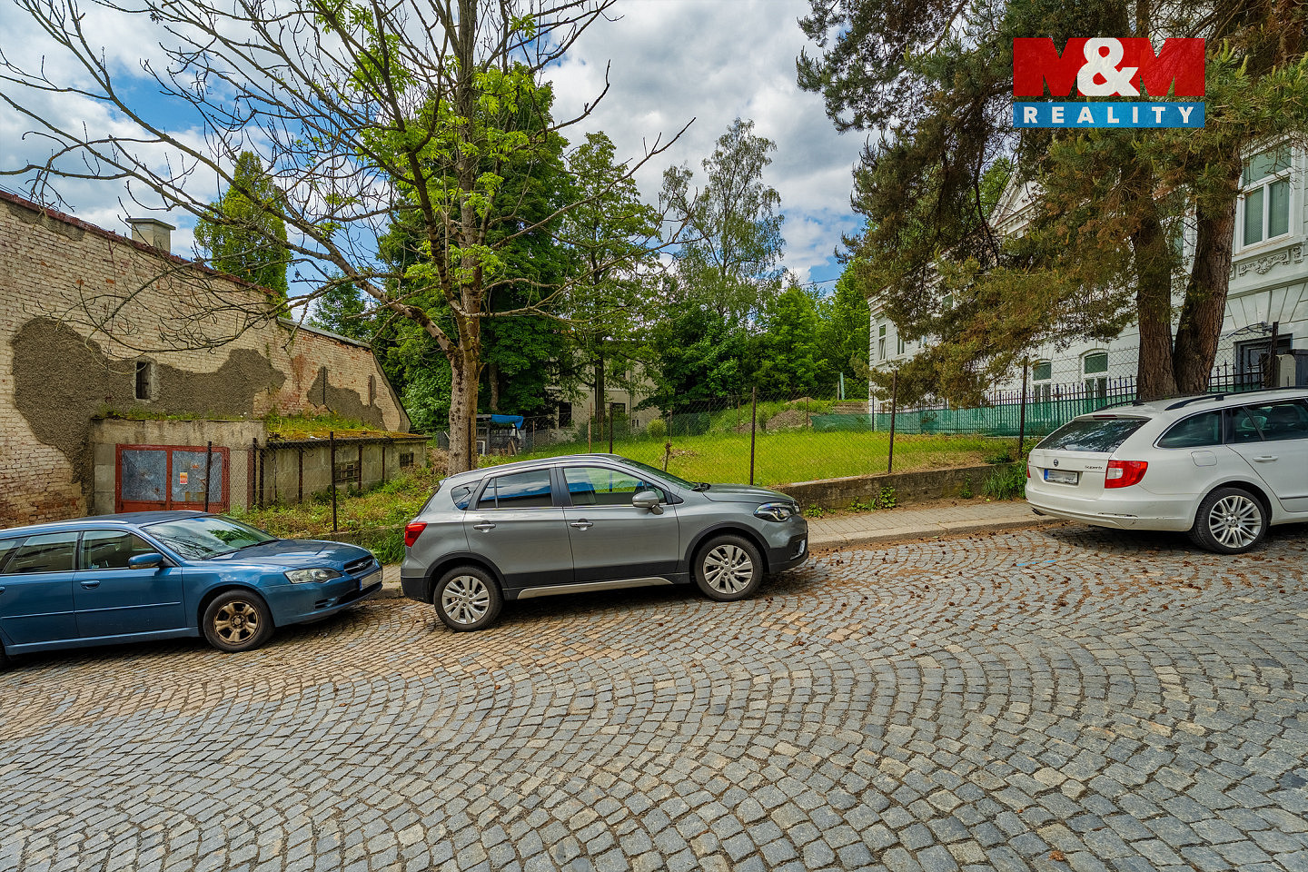 Prodej stavebního pozemku 722 m² – pohled 2