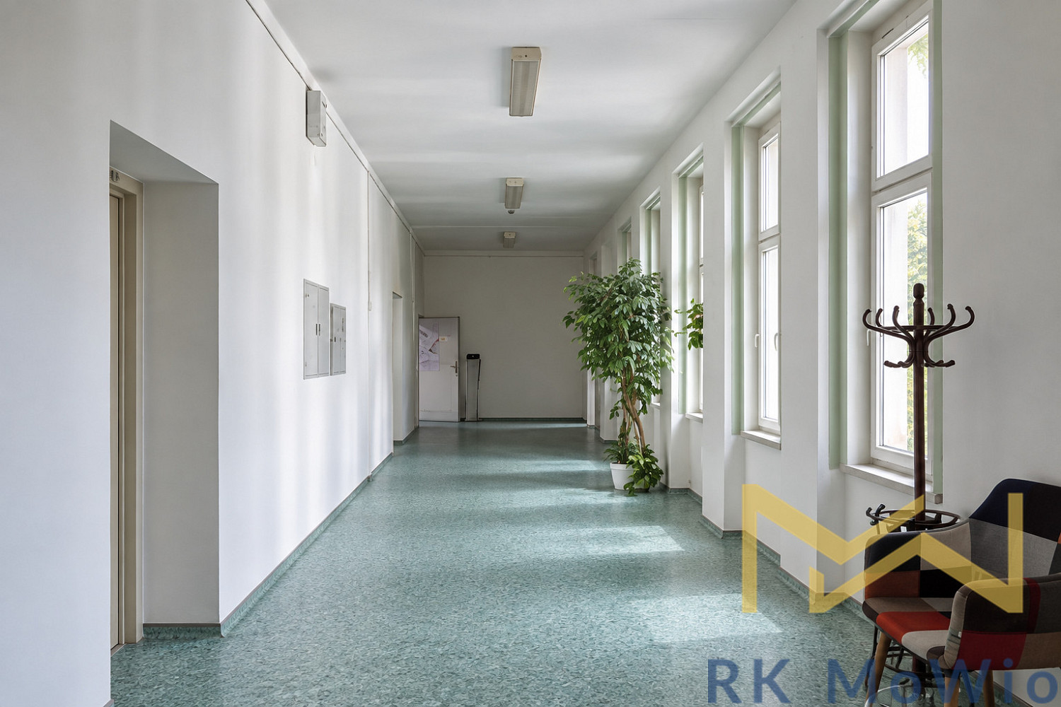 Prodej kanceláře 2 150 m² – fotografie 2
