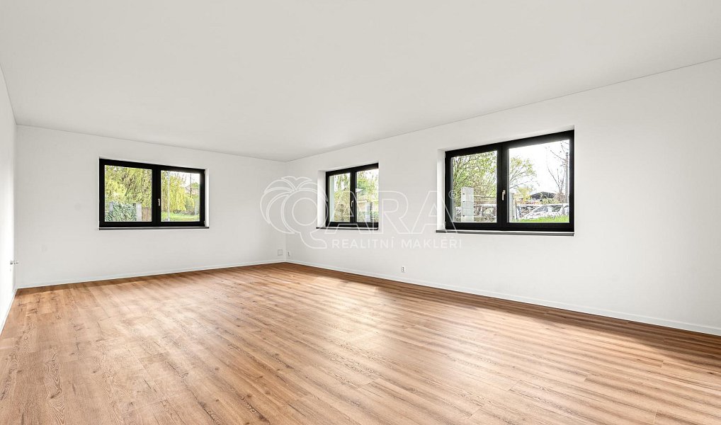 Prodej domu 190 m² s pozemkem 846 m², Rostoklaty – náhled fotky 8