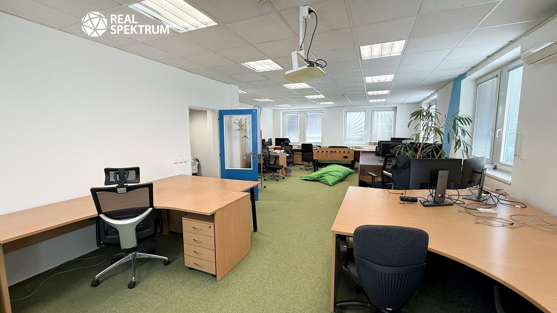 Pronájem kanceláře 143 m²