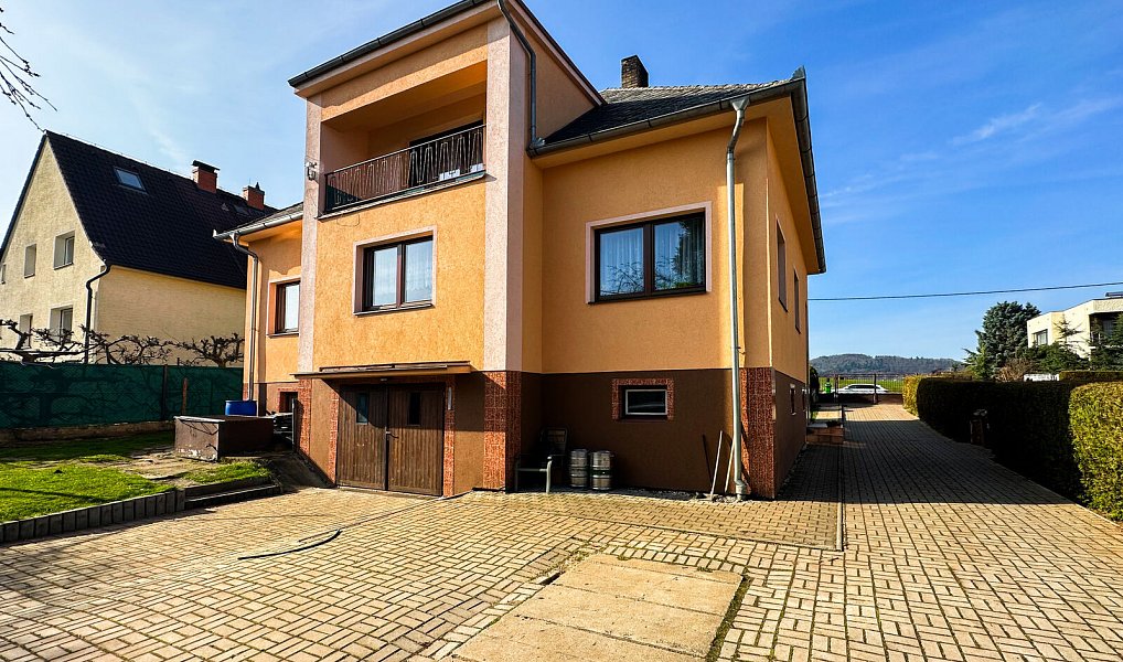 Prodej domu 300 m² s pozemkem 801 m², Komárov – náhled fotky 2