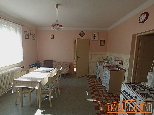 Prodej domu 204 m² s pozemkem 681 m² – fotografie 2
