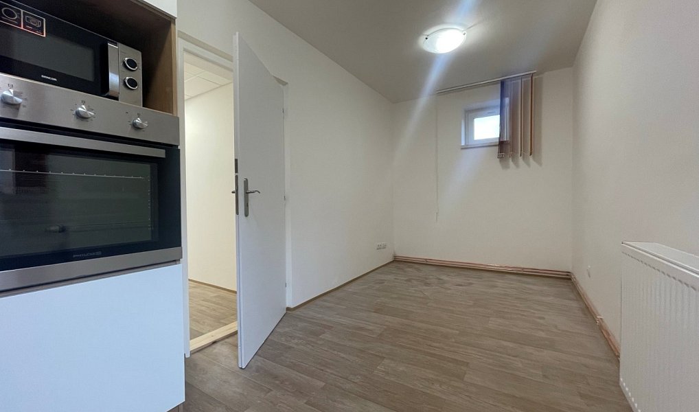 Pronájem bytu 2+kk 27 m², Staré Hradiště – náhled fotky 3
