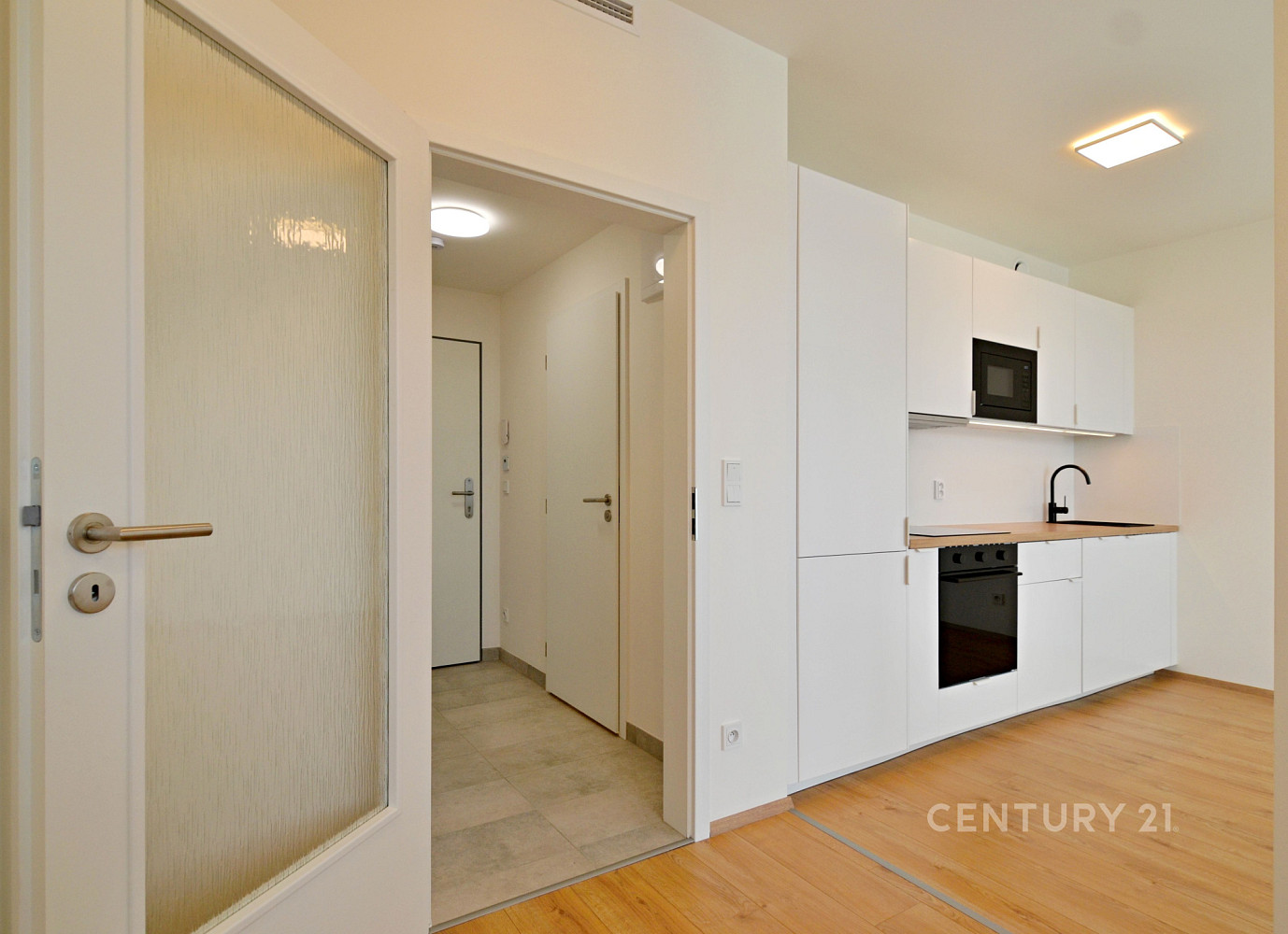 Pronájem bytu 1+kk 35 m² – fotografie 2