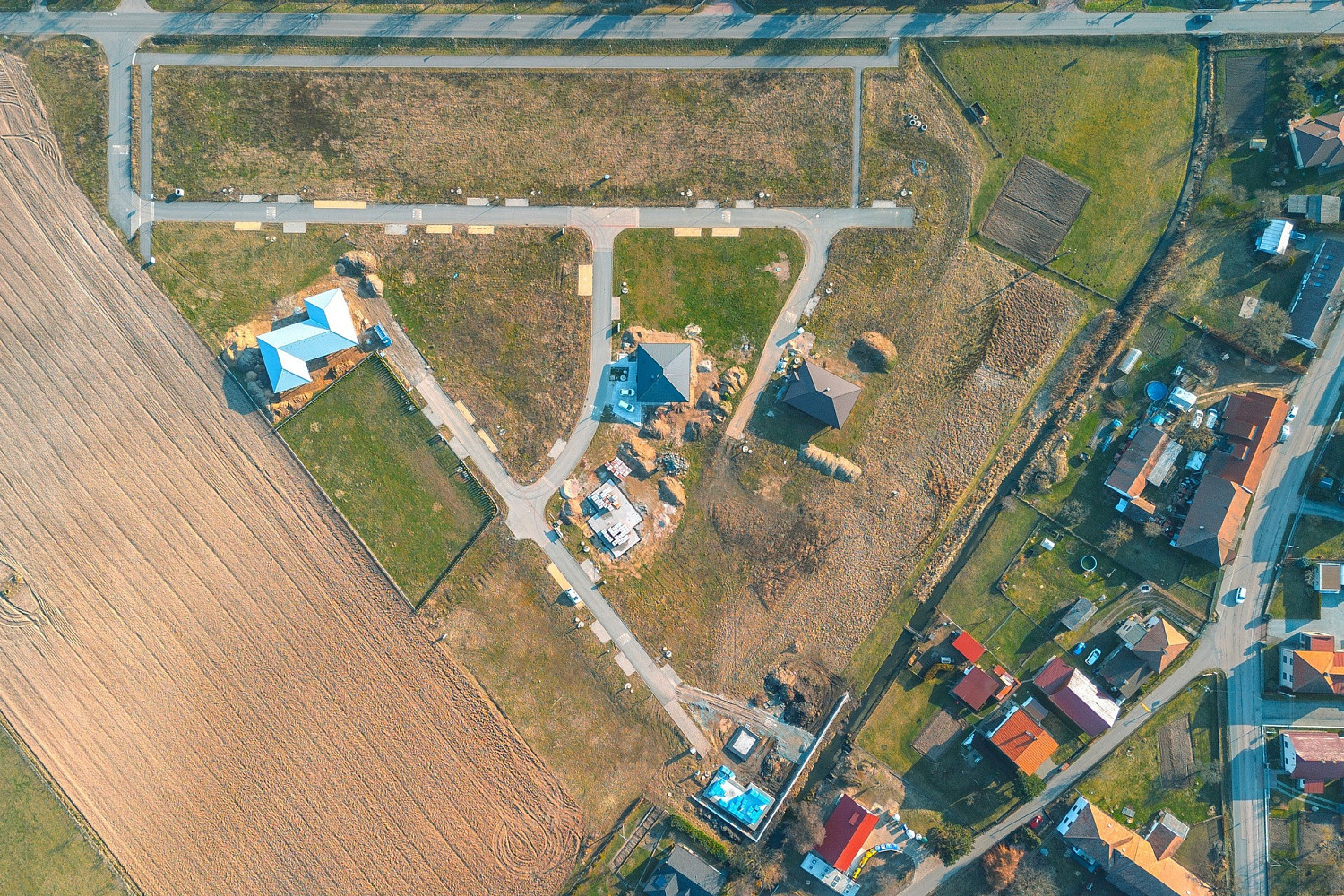 Prodej stavebního pozemku 1 668 m² — photo 2