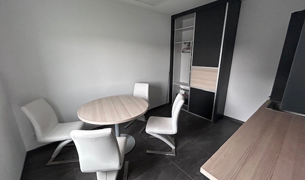 Pronájem obchodních prostor 360 m², Cheb – náhled fotky 4