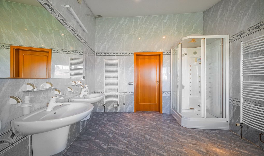 Prodej domu 1 032 m² s pozemkem 2 429 m², Zlín – náhled fotky 28