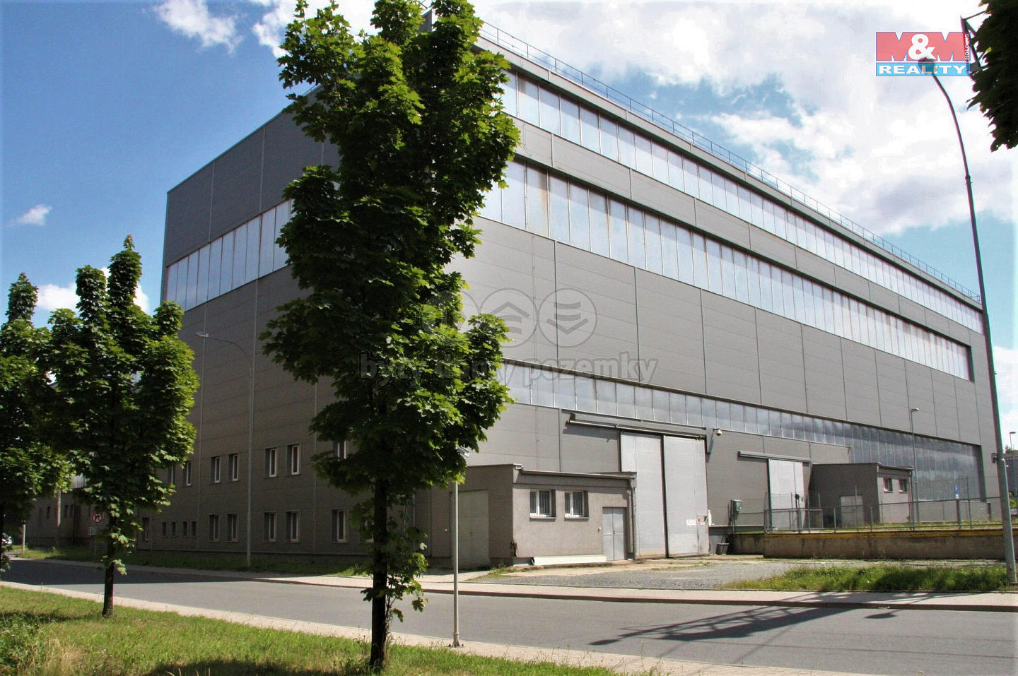 Pronájem kanceláře 300 m²