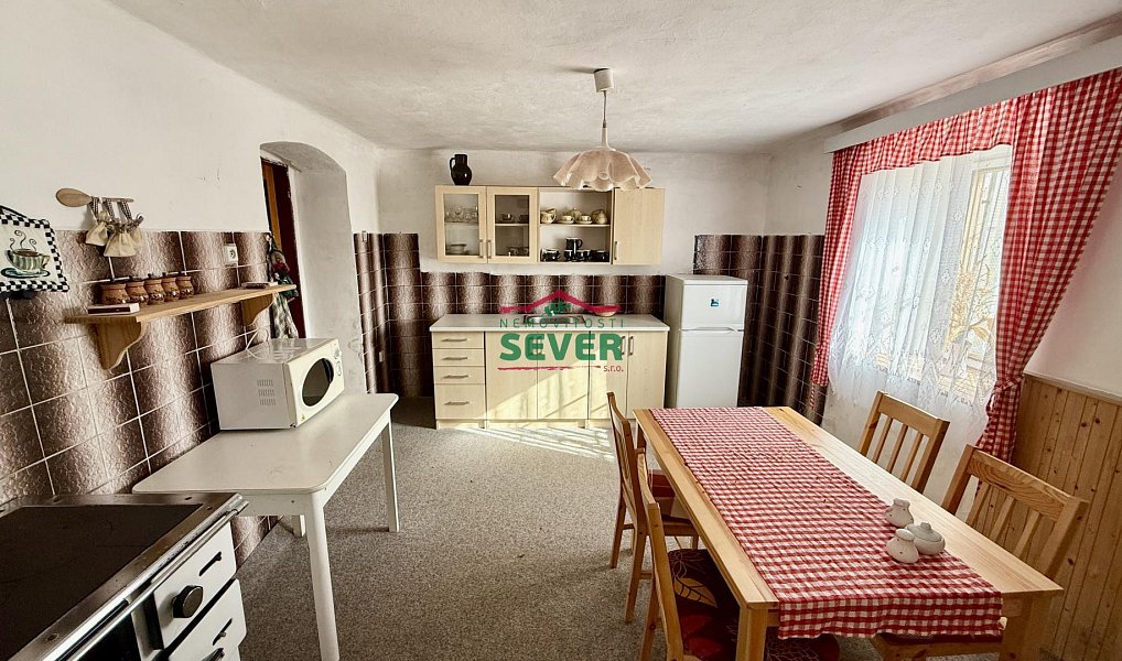 Prodej domu 300 m² s pozemkem 925 m², Čistá – náhled fotky 2