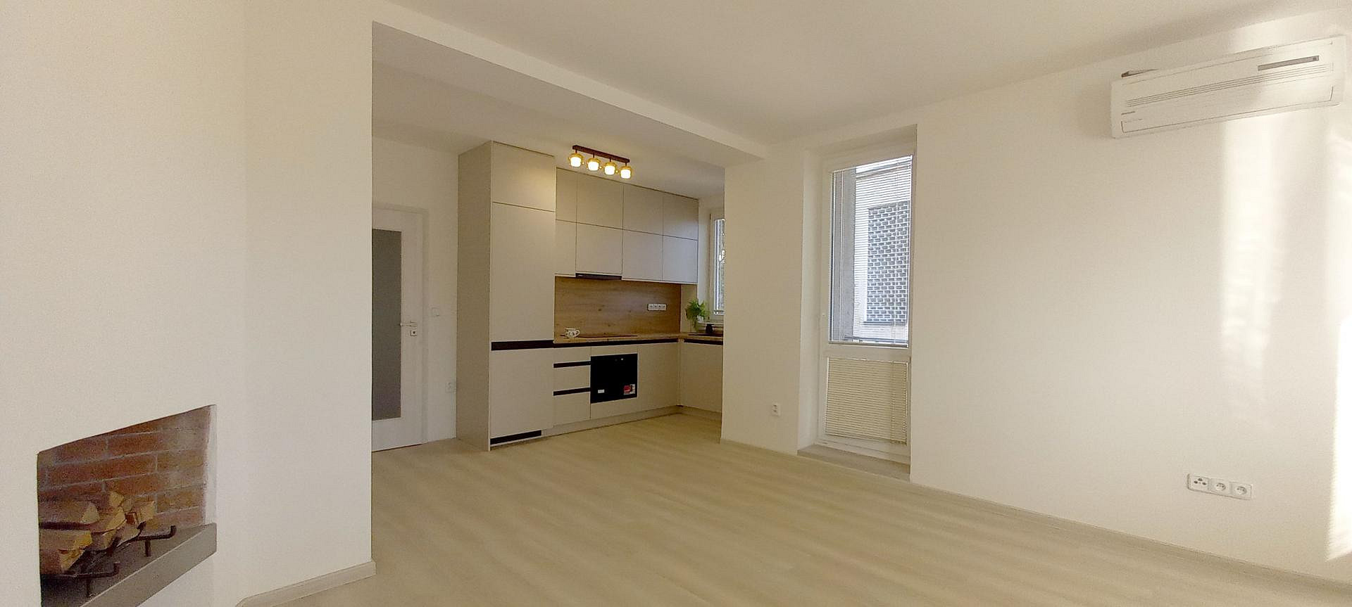 Pronájem bytu 4+kk 84 m² – fotografie 2