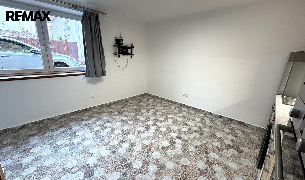 Pronájem bytu 1+kk 28 m², Břeclav – náhled fotky 6