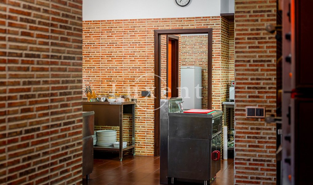 Prodej ubytovacího objektu 580 m², Kvítkovice – náhled fotky 9