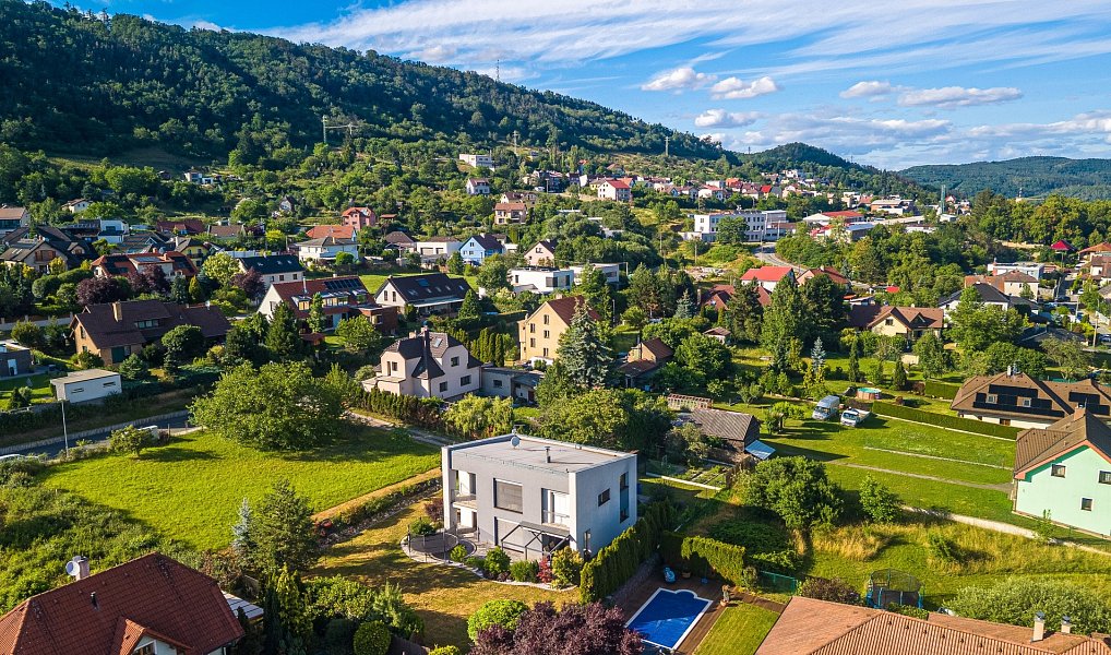 Prodej domu 246 m² s pozemkem 1 270 m², Beroun – náhled fotky 8