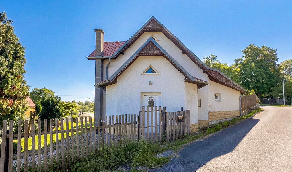 Prodej domu 130 m² s pozemkem 747 m², Místo – náhled fotky 24