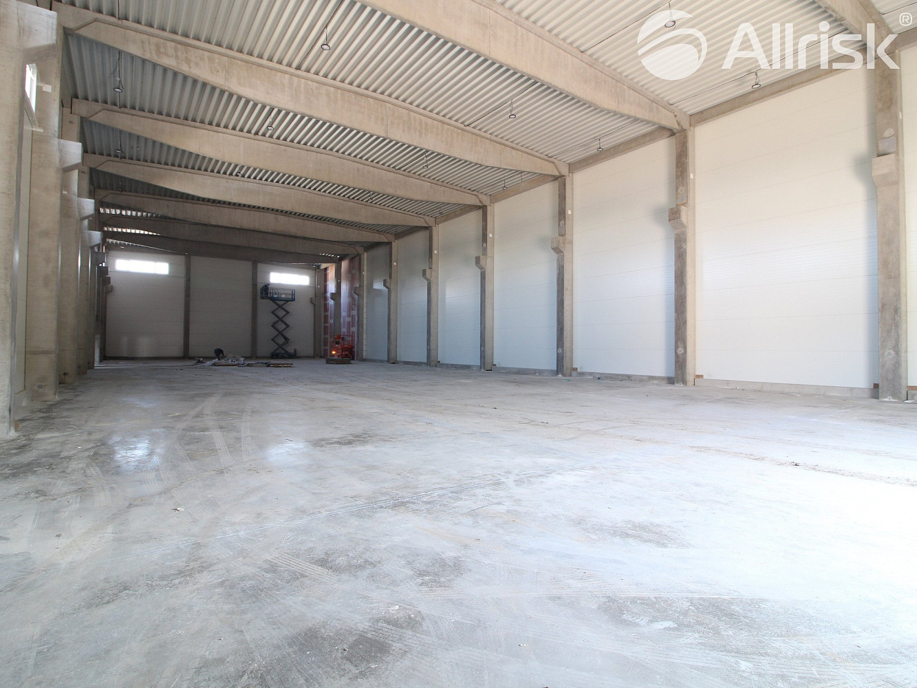 PRONÁJEM NOVOSTAVBY SKLADOVĚ-VÝROBNÍ HALY 1100 m² S TŘÍPODLAŽNÍ PŘÍSTAVBOU 570 m² – pohled 4