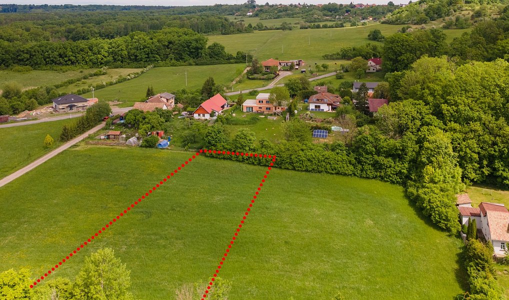 Prodej stavebního pozemku 2 204 m², Holice – náhled fotky 2