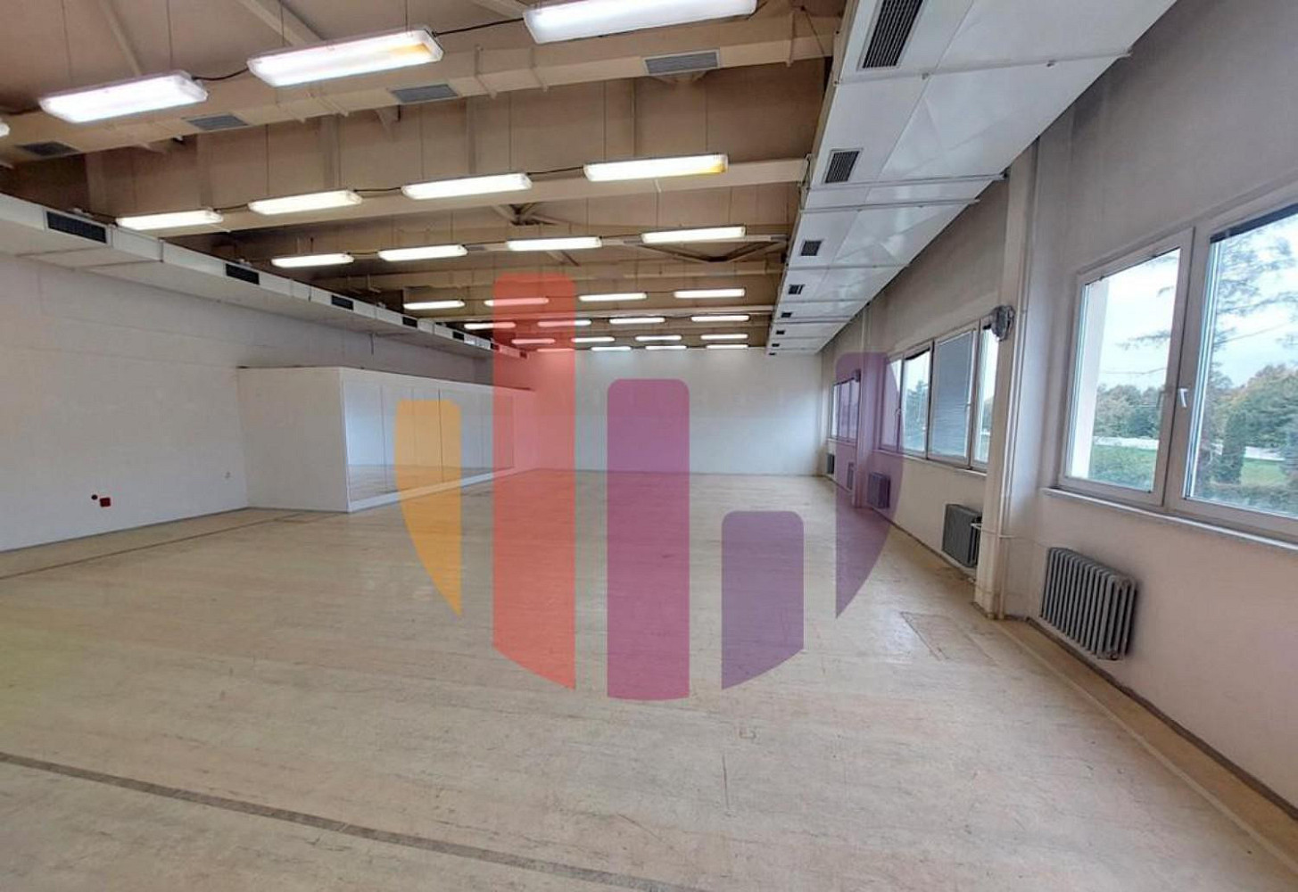 Pronájem kanceláře 102 m² — photo 2