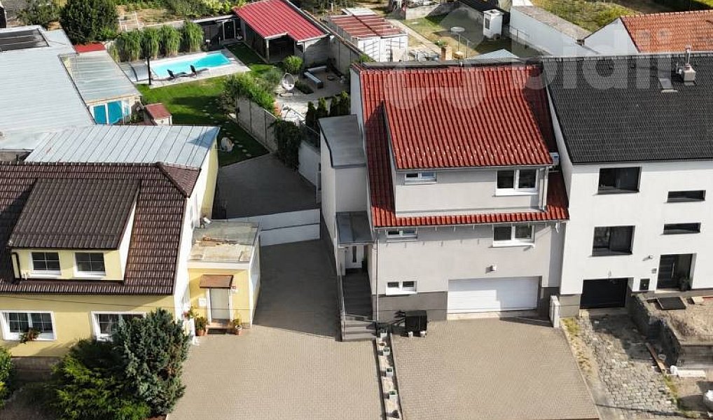 Prodej domu 299 m² s pozemkem 660 m², Ostopovice – náhled fotky 2