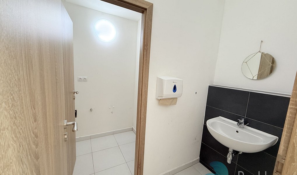 Pronájem kanceláře 72 m², Český Krumlov – náhled fotky 7
