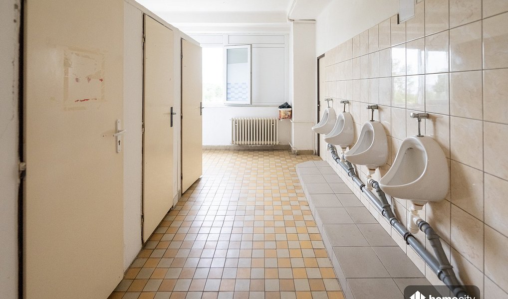 Prodej ubytovacího objektu 1 660 m², Hradec Králové – náhled fotky 33