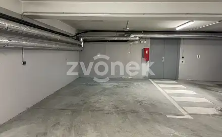 Pronájem garážového stání 18 m2, Zlín, Plesníkova, Zlín