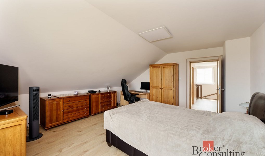 Prodej domu 239 m² s pozemkem 1 179 m², Nový Knín – náhled fotky 18