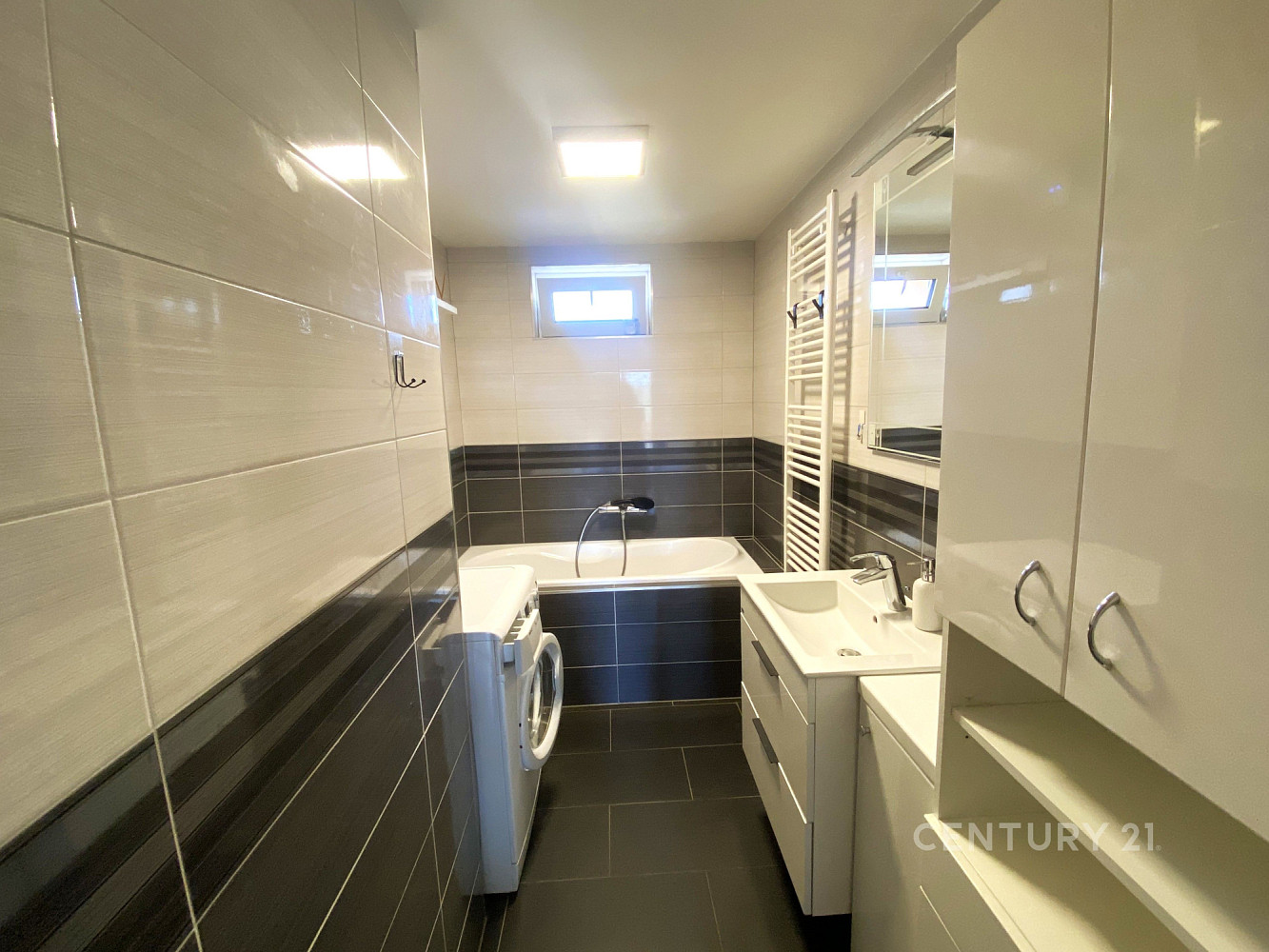 Pronájem bytu 3+kk 55 m² – fotografie 3
