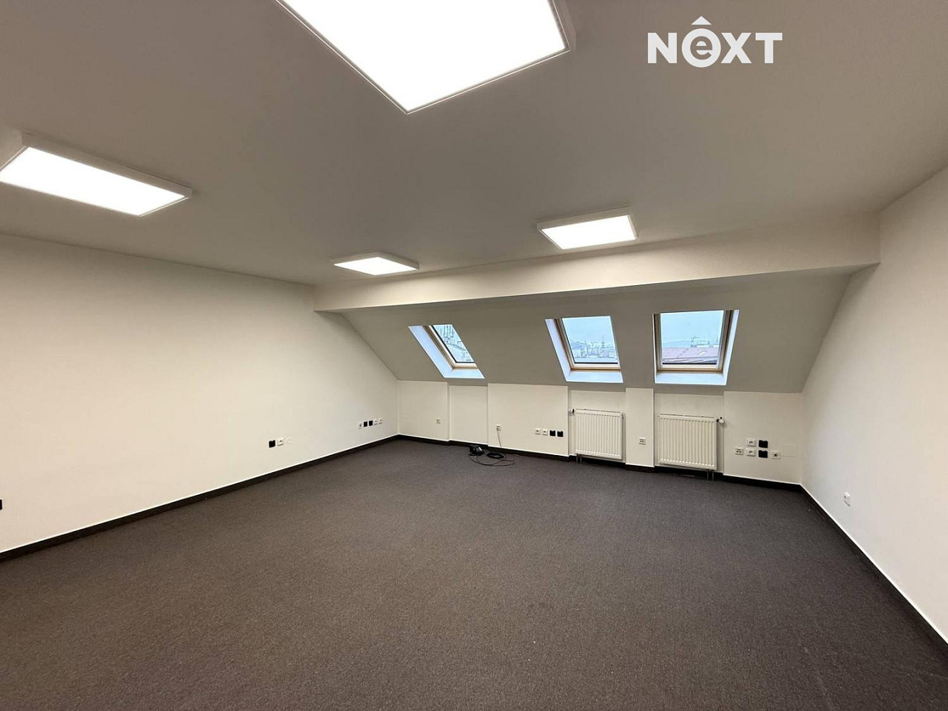 Pronájem kanceláře 77 m²