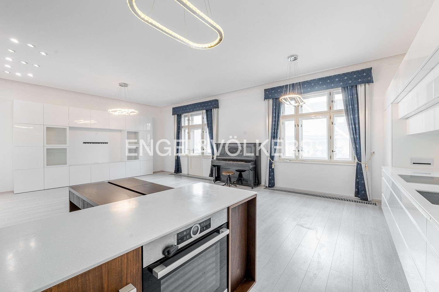 Pronájem bytu 2+kk 81 m² – fotografie 3