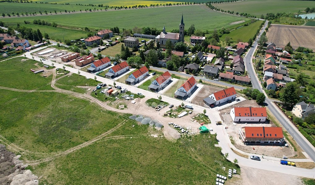Prodej domu 133 m² s pozemkem 440 m², Dvory – náhled fotky 2