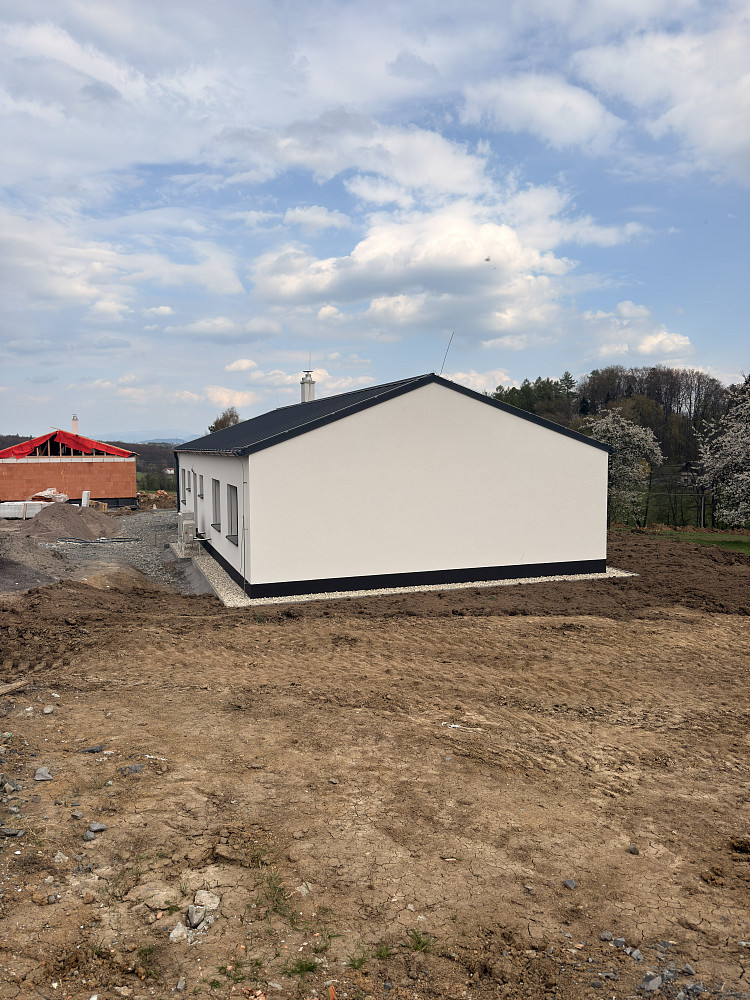 Prodej domu 100 m² s pozemkem 823 m² – pohled 2