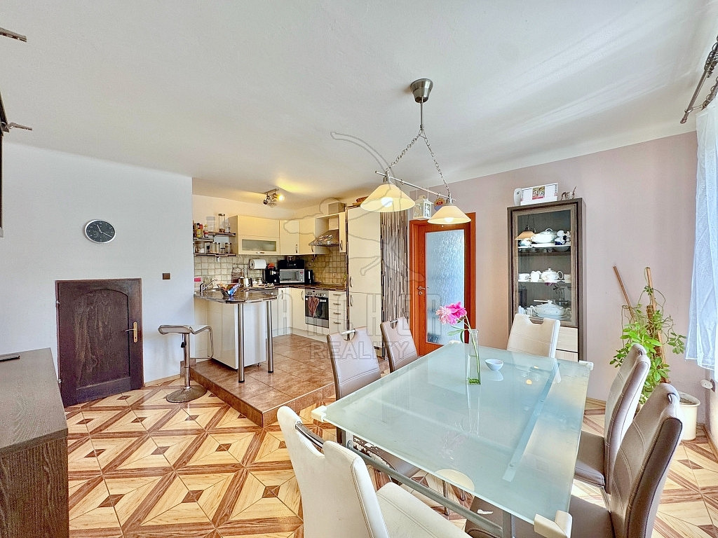 Prodej domu 165 m² s pozemkem 889 m² – fotografie 3