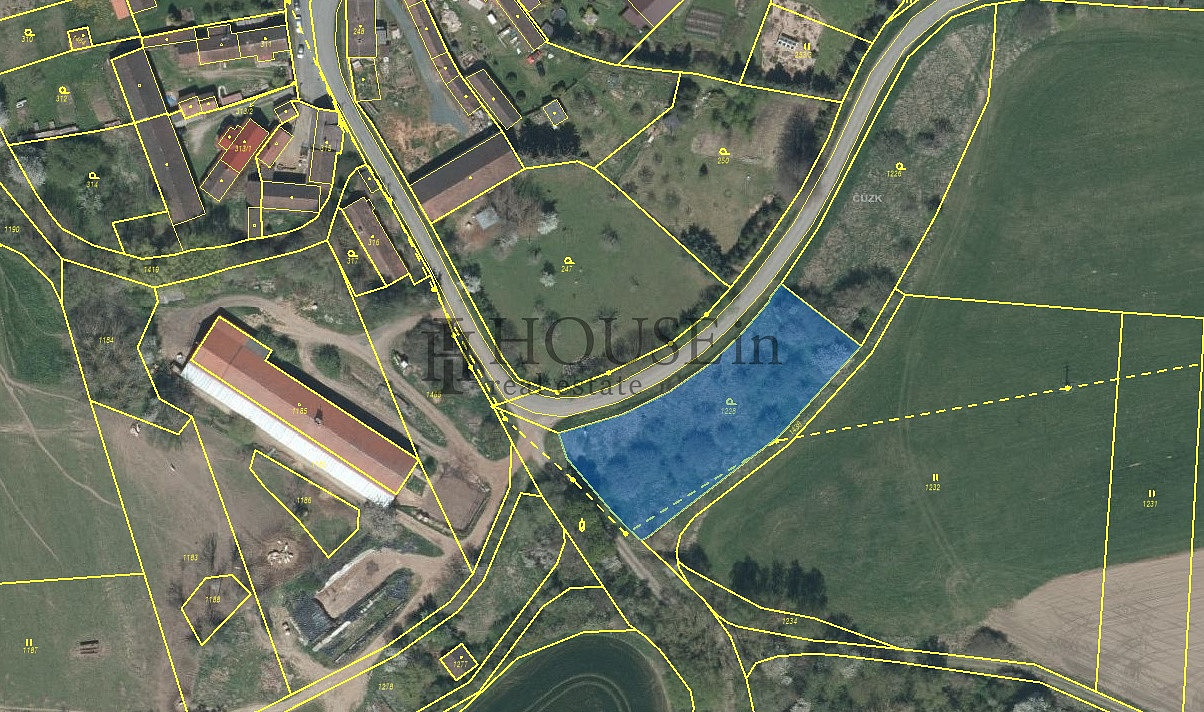 Prodej stavebního pozemku 2 410 m²