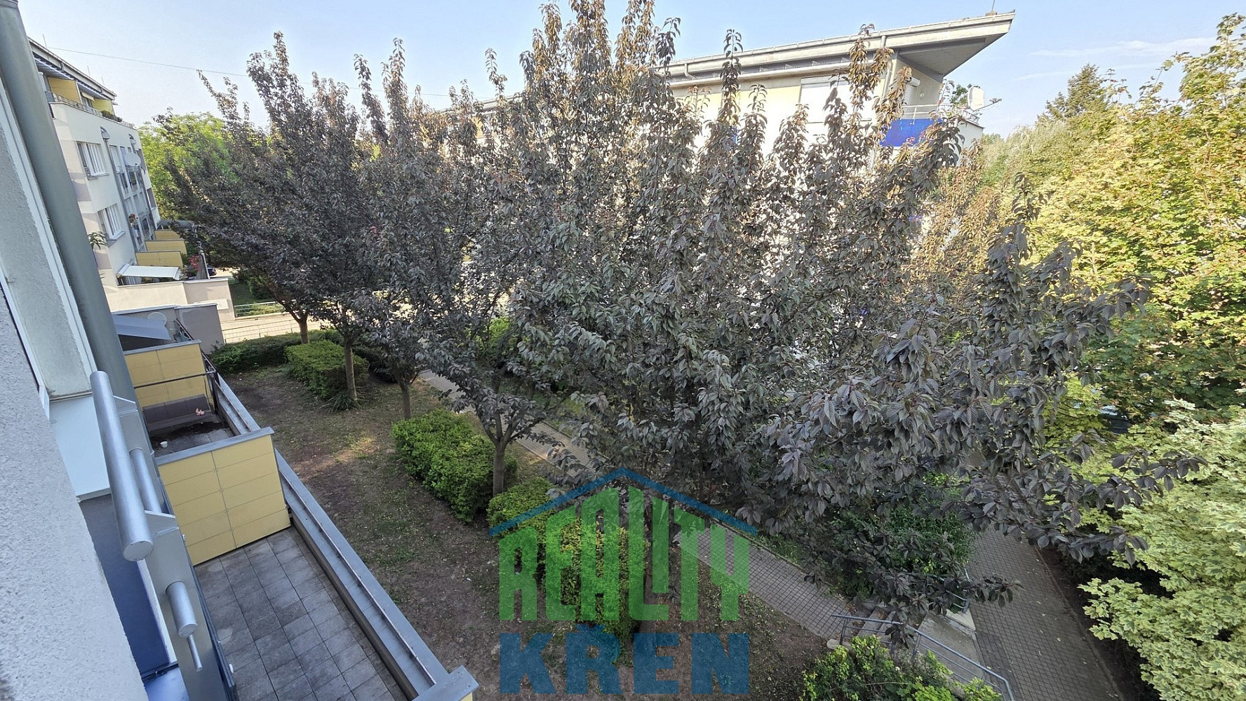 Pronájem bytu 2+kk 42 m² – fotografie 3