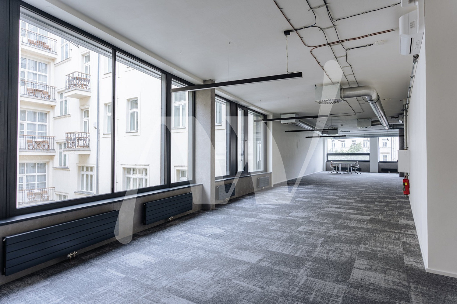 Pronájem kanceláře 326 m² — photo 3