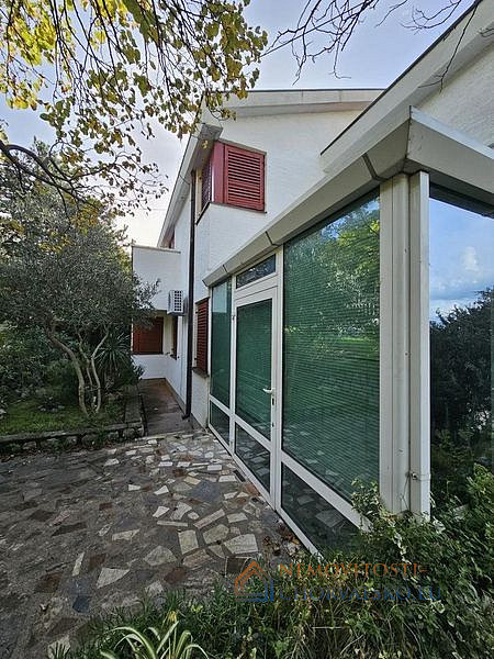 Prodej domu 320 m² s pozemkem 400 m² – další