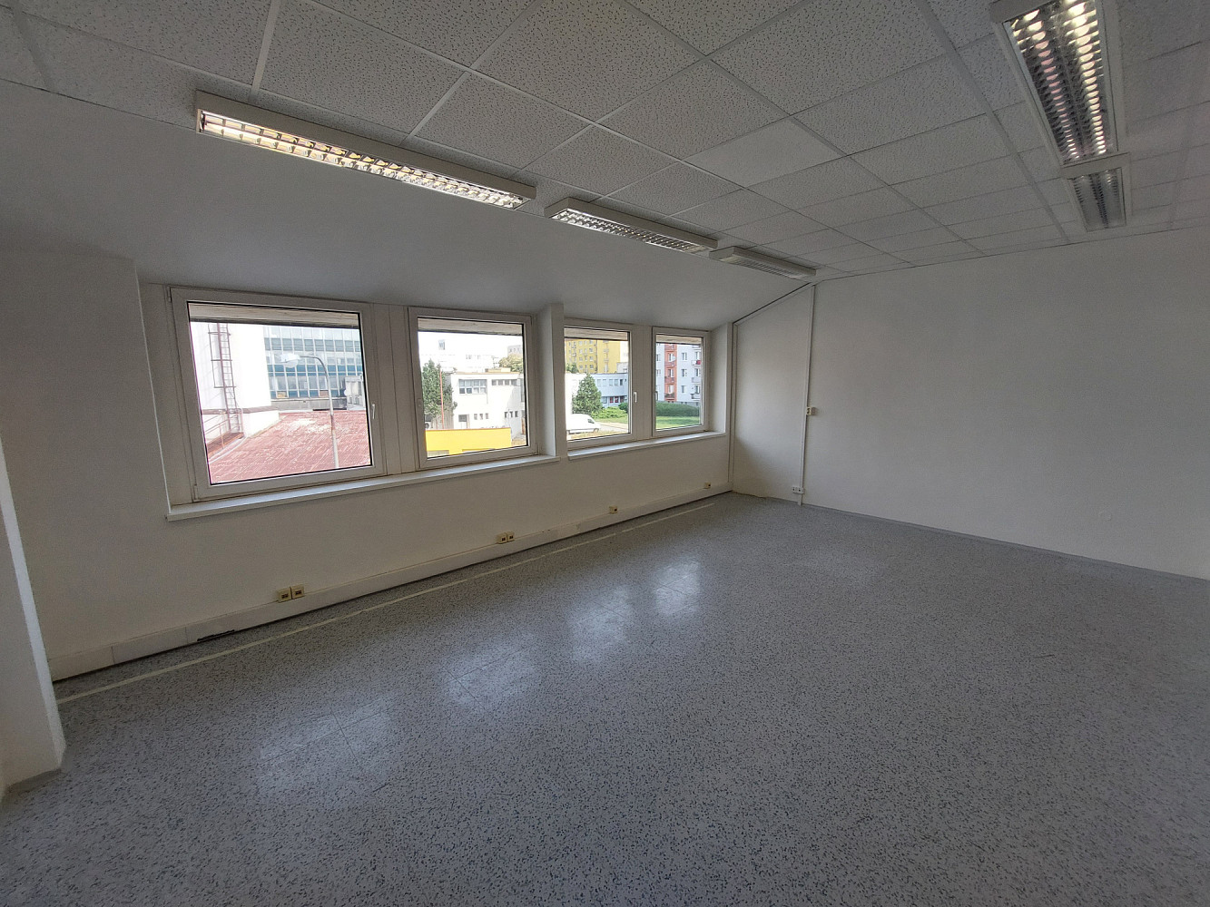 Pronájem kanceláře 20 m² – fotografie 2