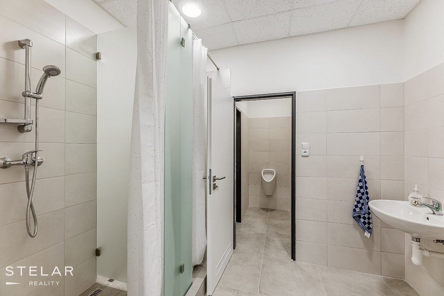 Pronájem kanceláře 60 m² – fotografie 4