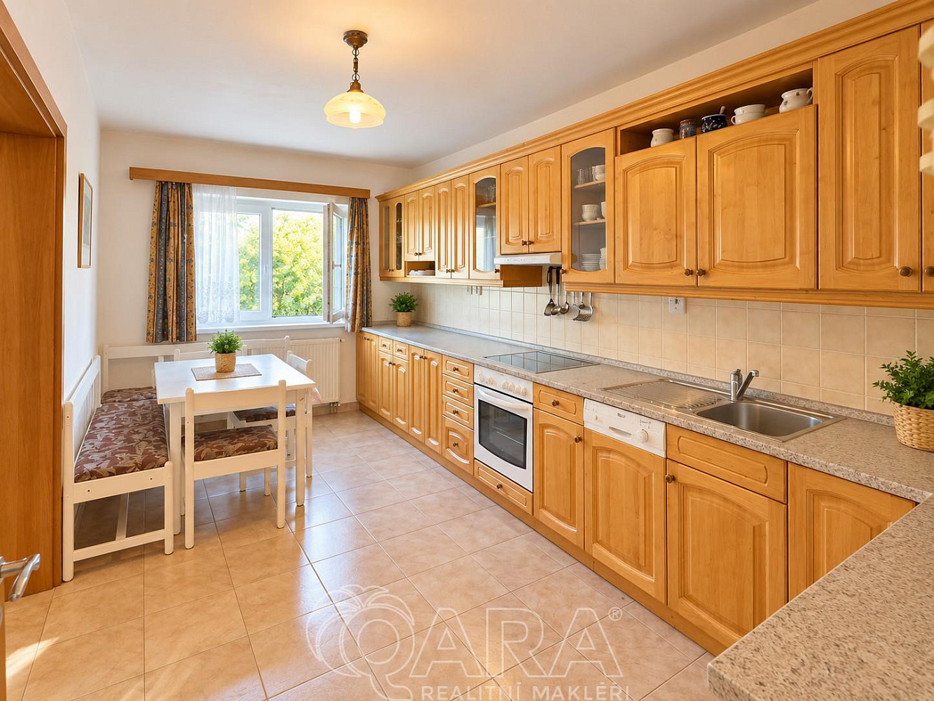Pronájem domu 199 m² s pozemkem 1 914 m² – fotografie 2