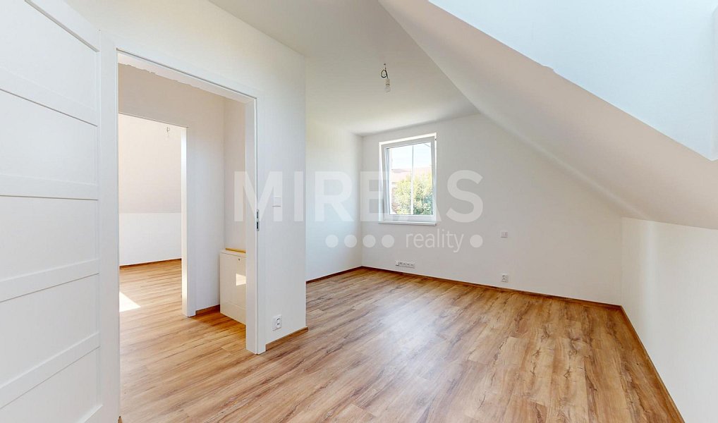 Prodej domu 133 m² s pozemkem 440 m², Dvory – náhled fotky 32