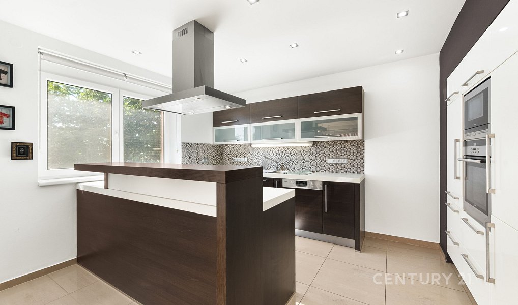 Pronájem domu 210 m² s pozemkem 1 586 m², Mukařov – náhled fotky 10