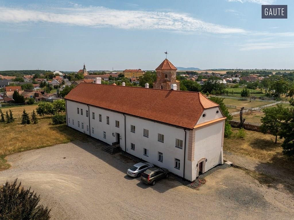 Prodej domu 5 889 m² s pozemkem 83 936 m² – fotografie 2