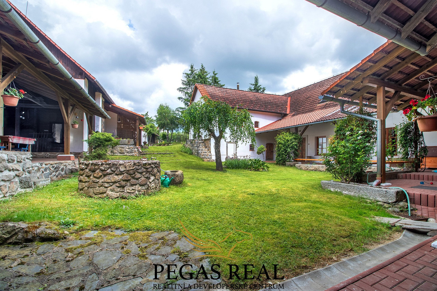 Prodej domu 350 m² s pozemkem 1 993 m² – pohled 3
