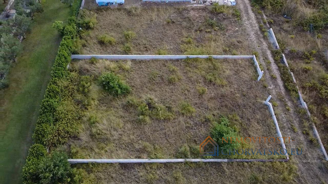 Prodej stavebního pozemku 640 m² – pohled 6