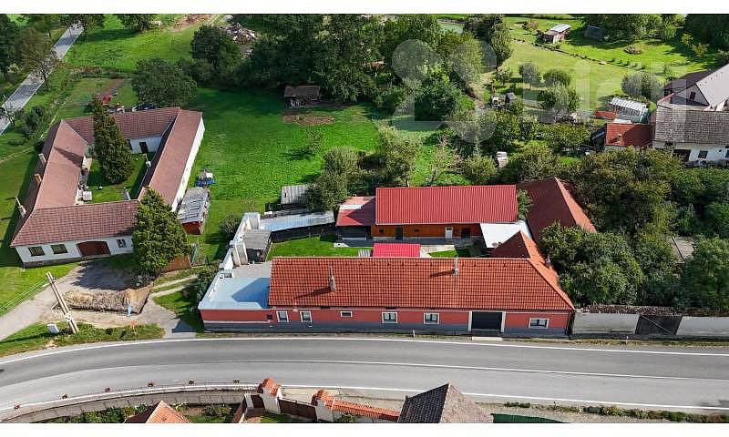 Prodej domu 240 m² s pozemkem 2 125 m² – fotografie 2