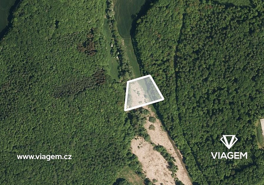 Prodej pole 1 411 m²