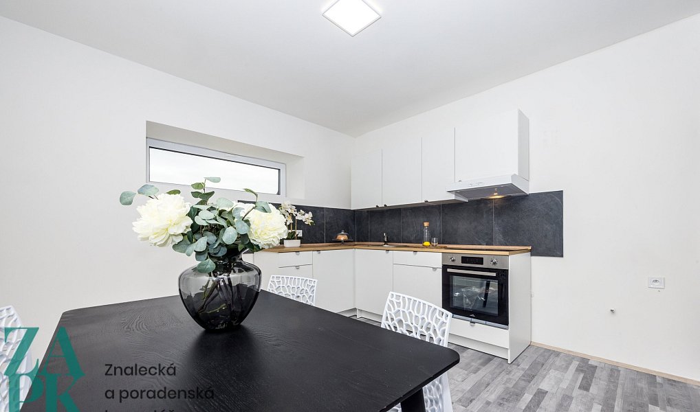 Prodej domu 215 m² s pozemkem 684 m², Krupka – náhled fotky 2