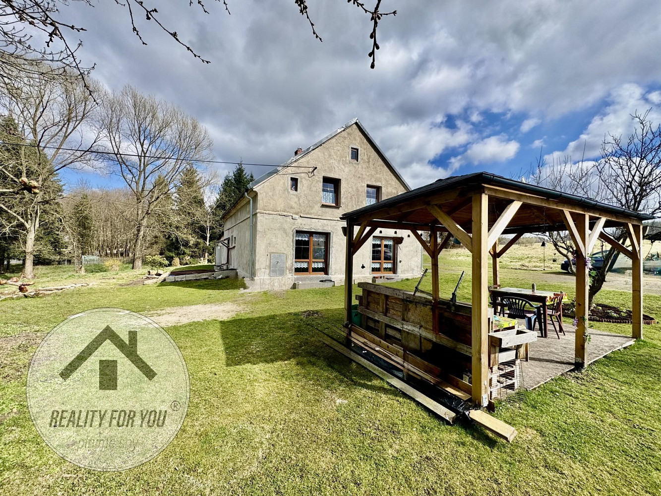 Prodej domu 240 m² s pozemkem 6 384 m²