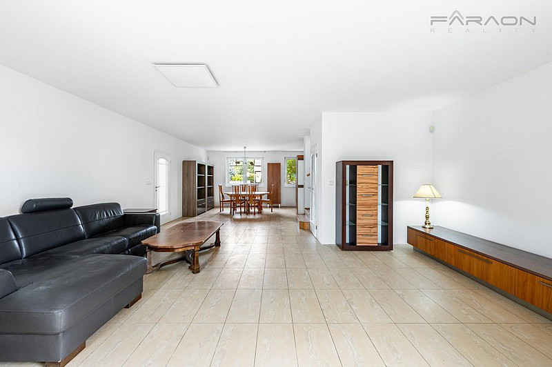 Pronájem domu 195 m² s pozemkem 612 m² – fotografie 3
